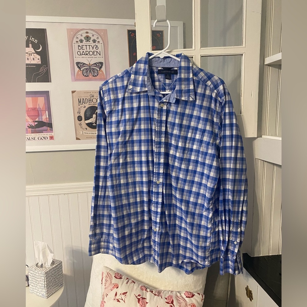 Tommy Hilfiger men’s button up, size medium.
